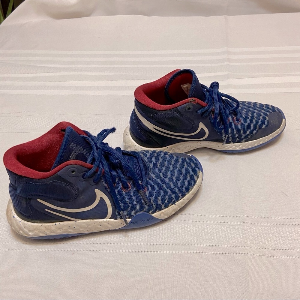 Nike Boys Youth Mid Top Trey 5 VIII -Athletic  Basketball  Shoes - size 4